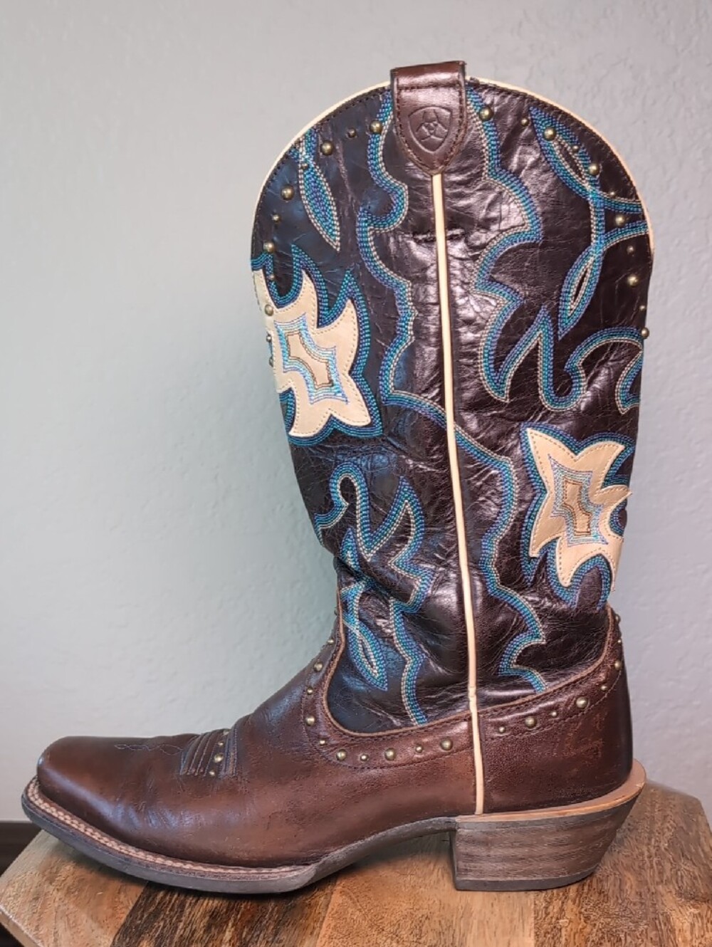 Ariat Leather Western Cowgirl Boots with Blue and Cream Embroidery - Picture 4 of 14